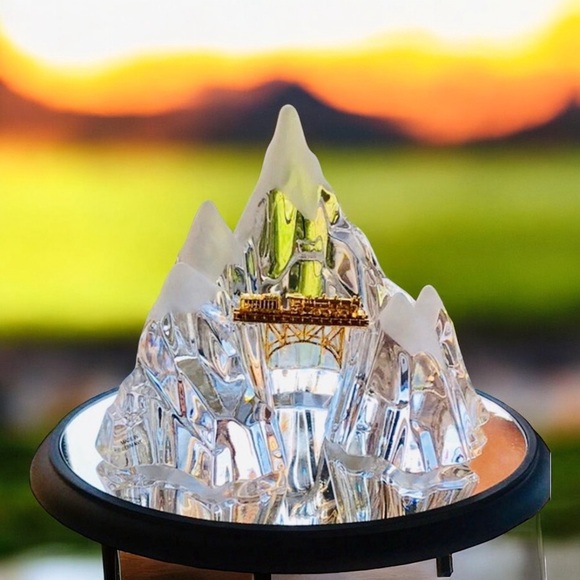 Franklin Mint Crystal Mountain Gold Train w/ Base - Picture 6 of 16